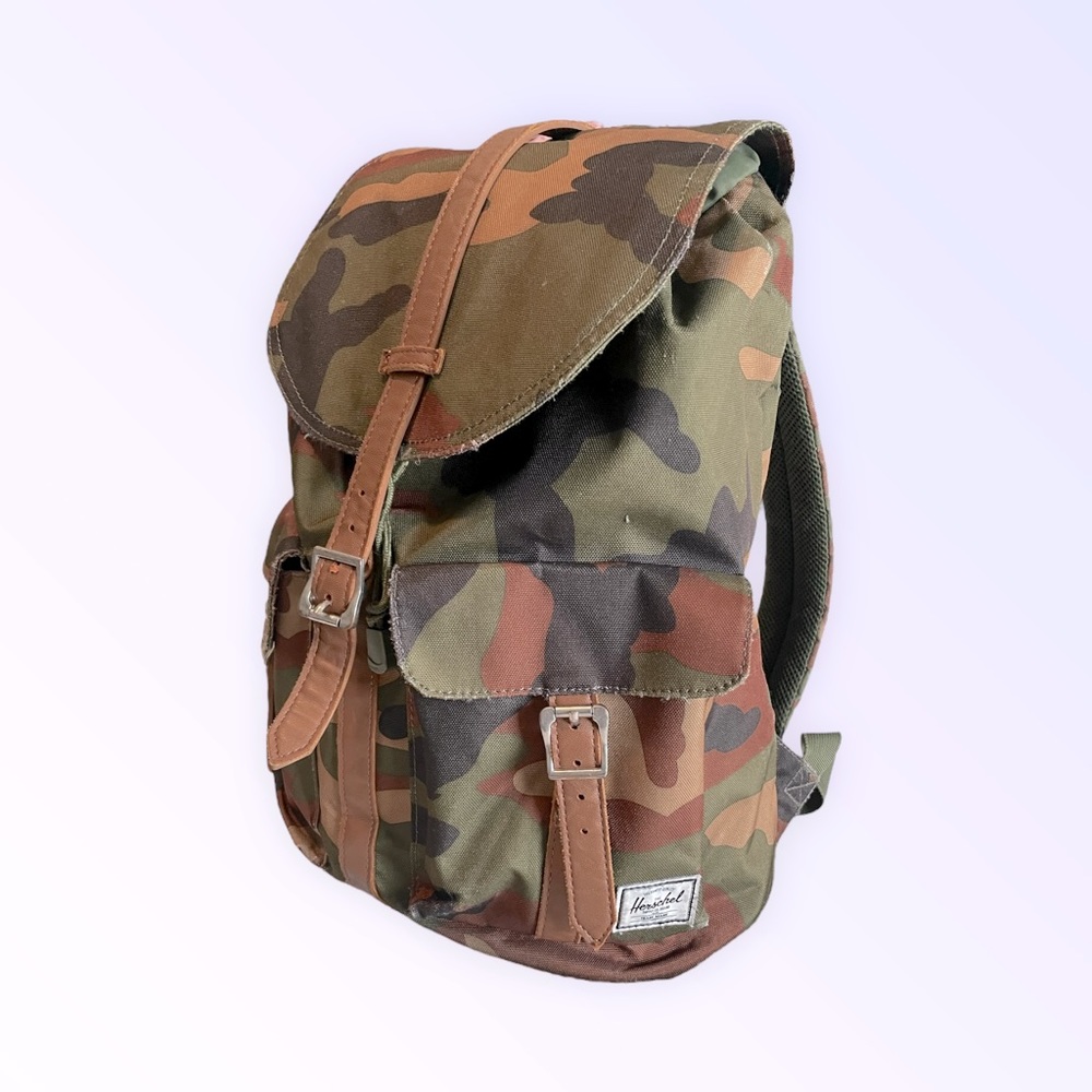 herschel supply co camo lightweight backpack bag - pre owned w/ love